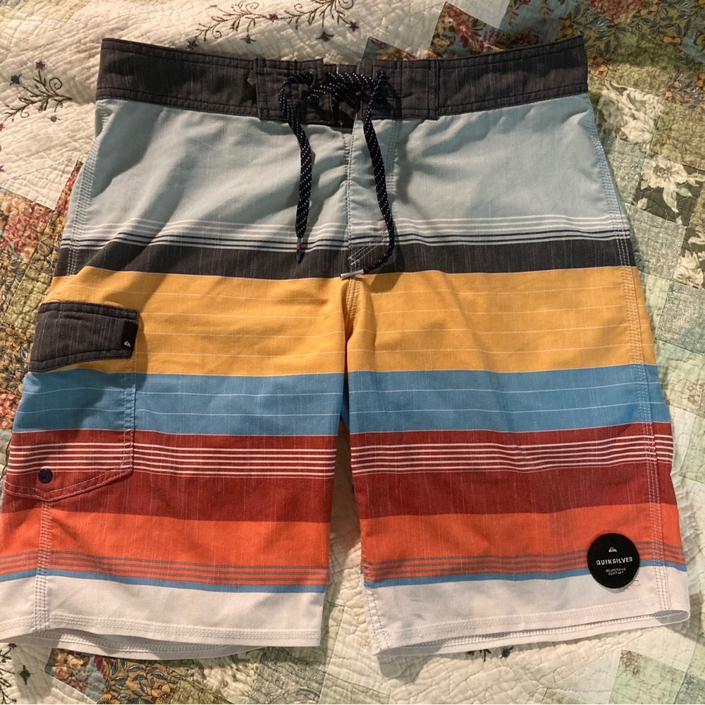 Quiksilver Board Shorts Mens Size 30 Colorful Striped Surf Beach Casual